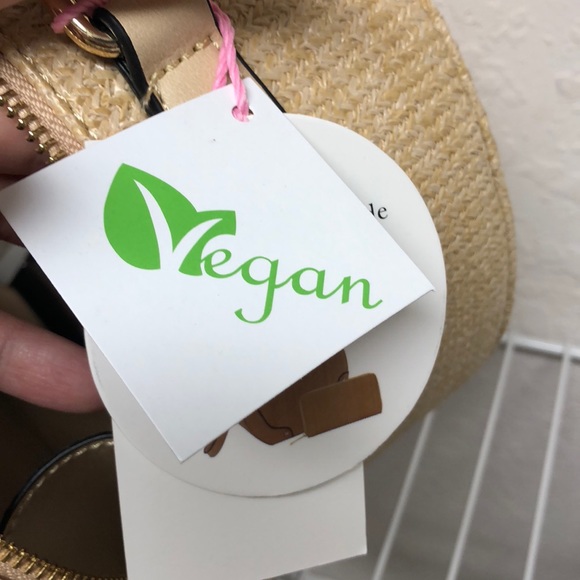 Trendy handbag. - Picture 3 of 5